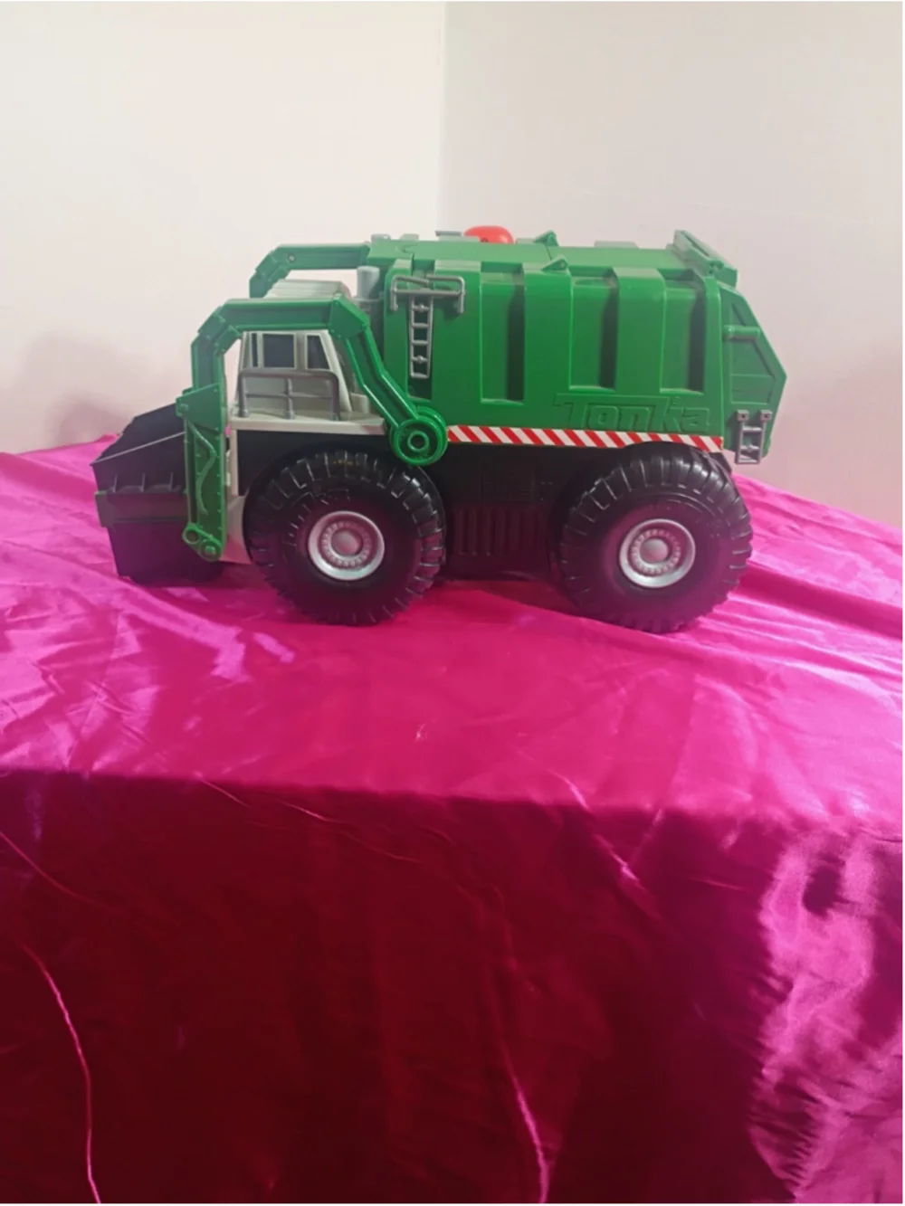 Tonka Hasbro Front Loading Plastic Garbage Truck Toy 2010 Mfg Date Works Fine